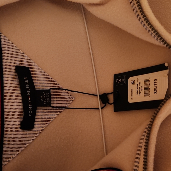 NWT Men's Tommy Hilfiger Half Zip Sweater - Picture 4 of 5